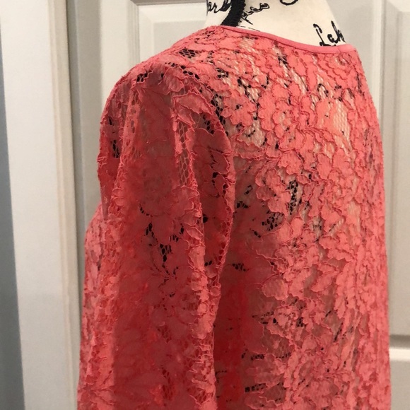 Forever 21 in coral lace top - Picture 3 of 4